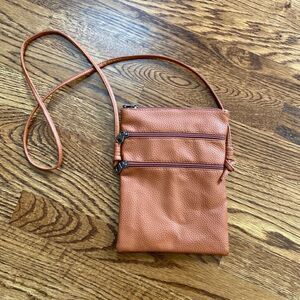 𝅺NWOT Faux Leather Camel Color Bag